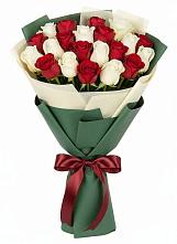 Букет Микс из красных и белых роз в Шерловой Горе