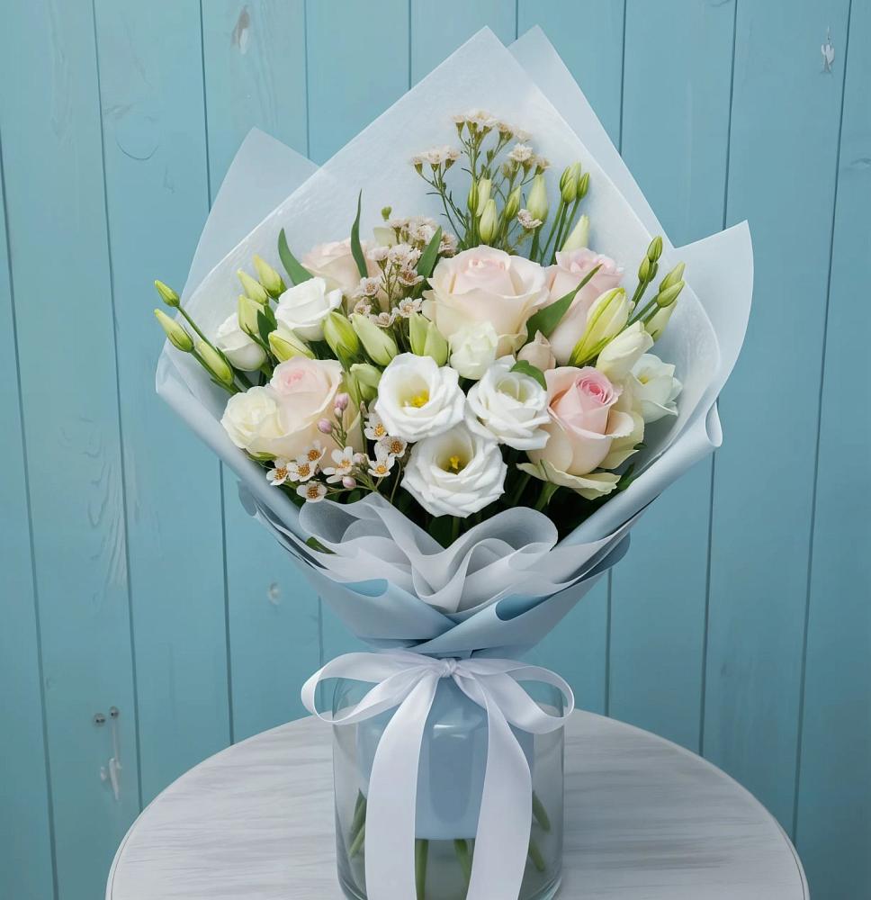 Букет цветов из: Розы и Лизиантусы в Шерловой Горе