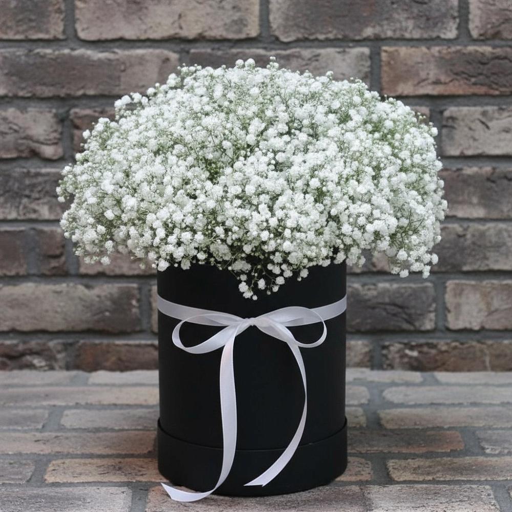 Цветочная композиция из Гипсофила в шляпной коробке в Шерловой Горе