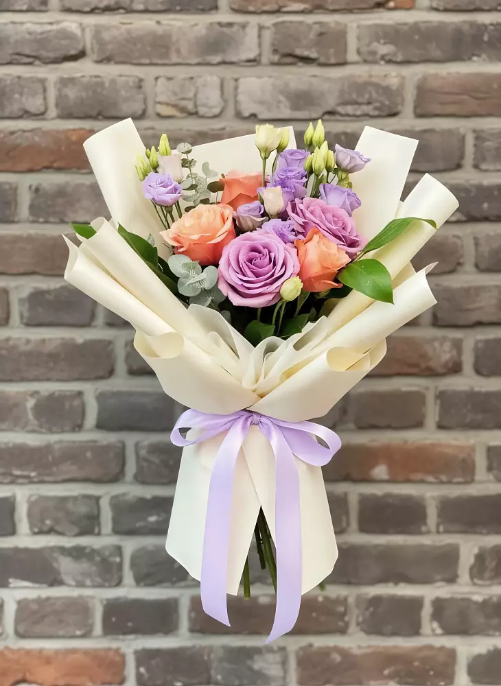 Букет цветов из: Лизиантусы и Розы в Шерловой Горе