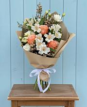 Букет цветов из:  Альстромерии, Лизиантусы, Розы и Хризантемы в Шерловой Горе