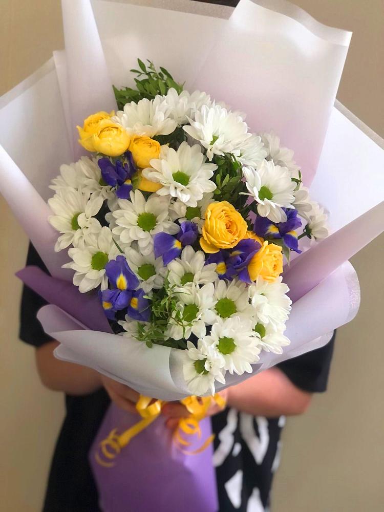 Букет цветов из: Ирисы, Хризантемы и Розы в Шерловой Горе