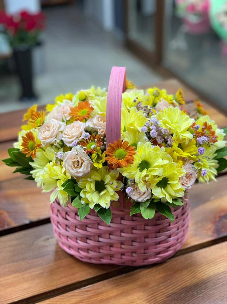 Цветочная композиция из Хризантемы и Розы в корзине в Шерловой Горе