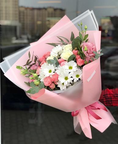 Букет цветов из: Розы, Лизиантусы и Хризантемы в Шерловой Горе