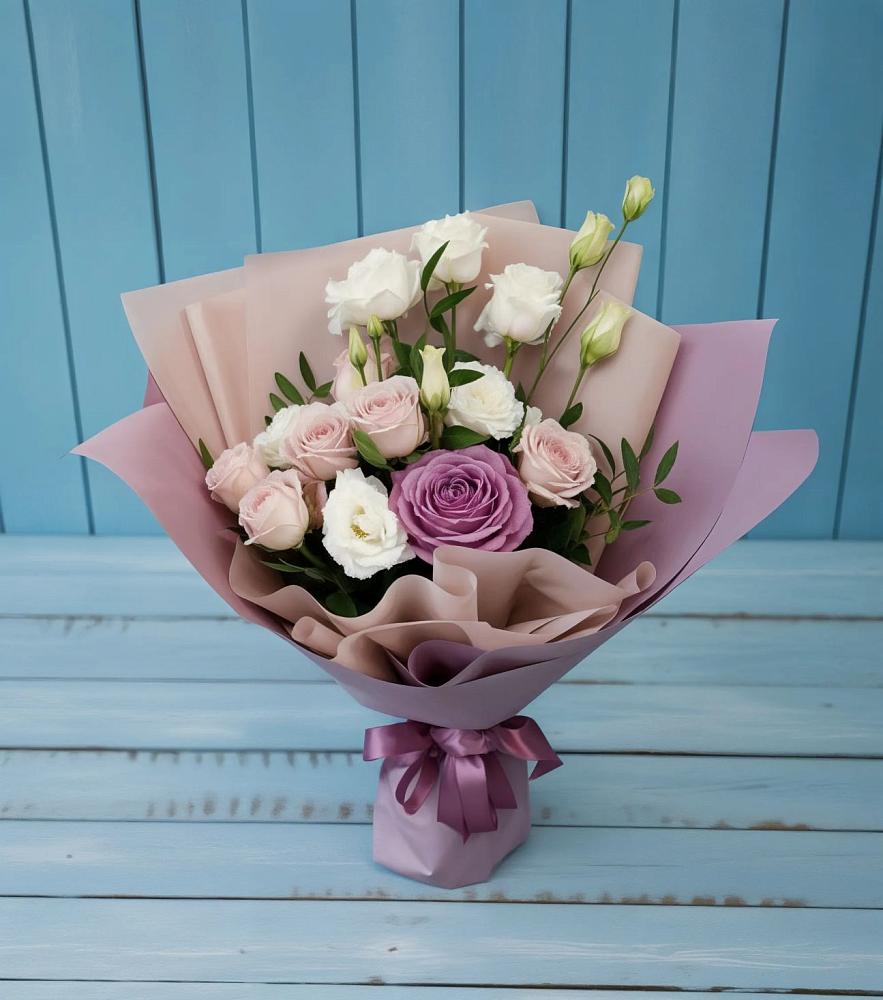 Букет цветов из: Розы и Лизиантусы в Шерловой Горе